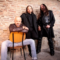 PHOTOSHOOTING IN FORLIMPOPOLI'S CASTLE
